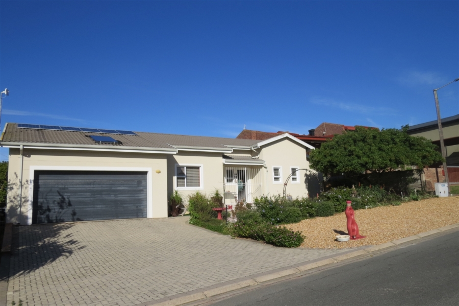 3 Bedroom Property for Sale in Stilbaai Wes Western Cape